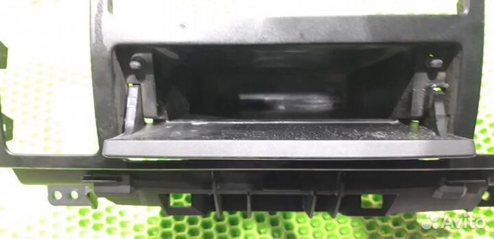 Накладка торпеды центральная Nissan Tiida C11