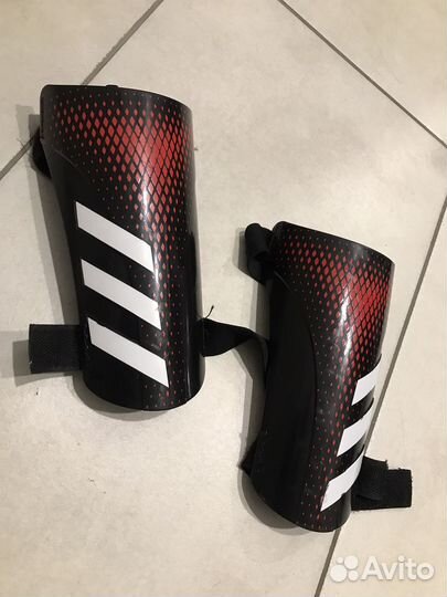 Продаю щитки для футбола в хорошем состоянии