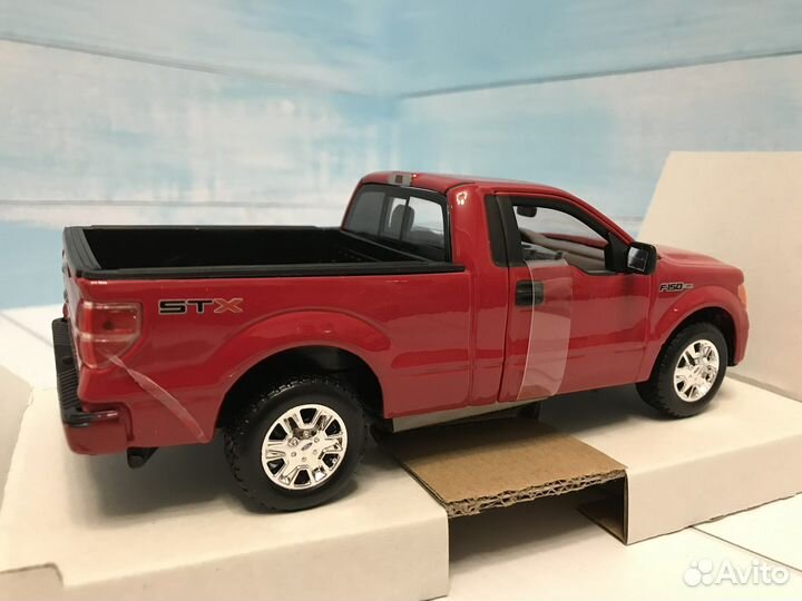 Модель пикапа Ford F-150 1/24 Maisto