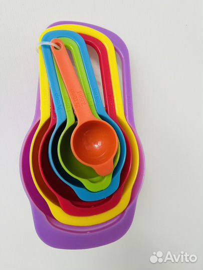 Чеснокодавка и набор мерных ложек для кухни