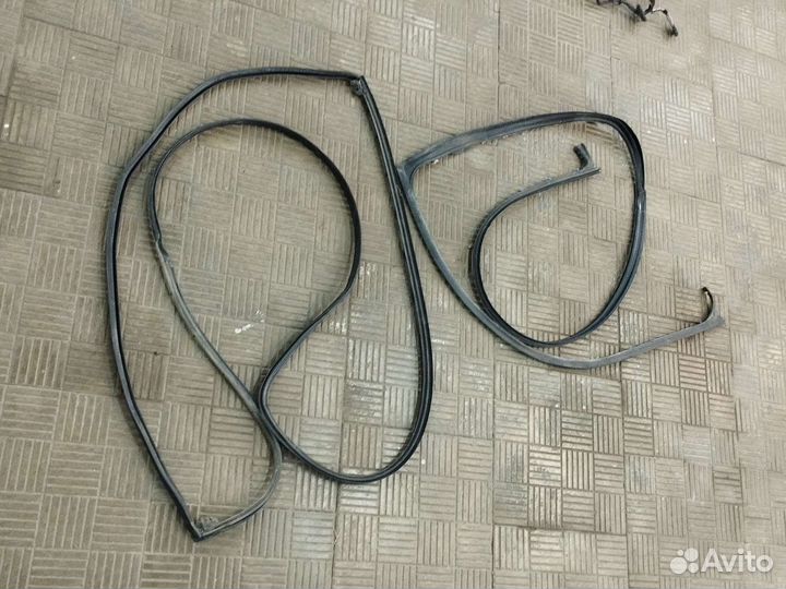 Уплотнитель двери Skoda Octavia A5 2010г