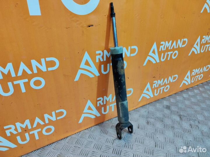 Стойка амортизатора задняя Jeep Grand Cherokee WK2