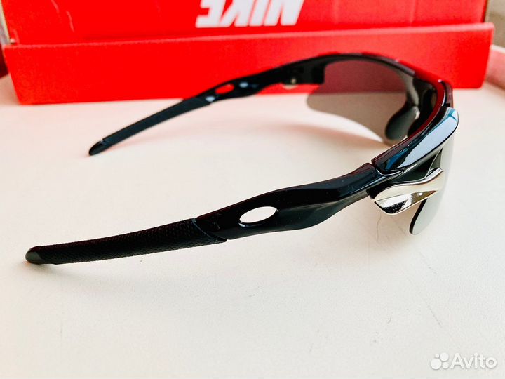 Зеркальные спортивные солнцезащитные очки