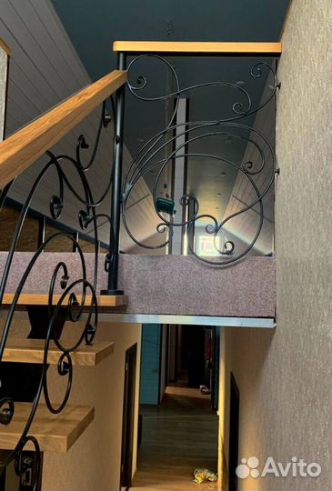 Лестница на металлокаркасе открытого типа