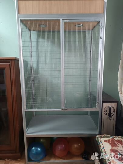 Вольер, витрина