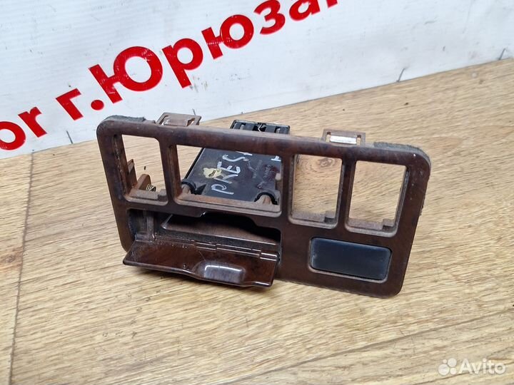 Декоративная накладка nissan presage VU30