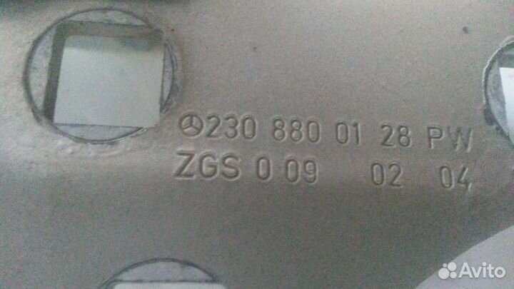 Петля капота Мерседес W230