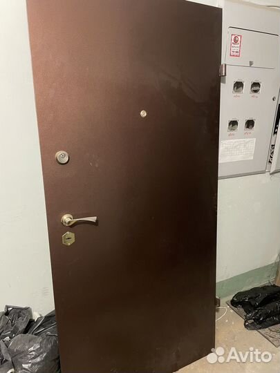 Дверь входная металлическая