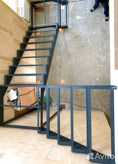 Г-образная лестница