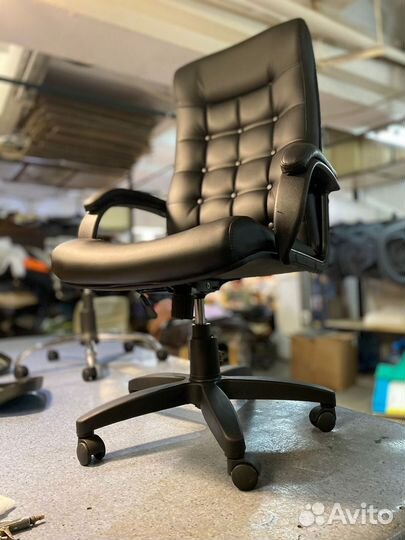 Офисное кресло