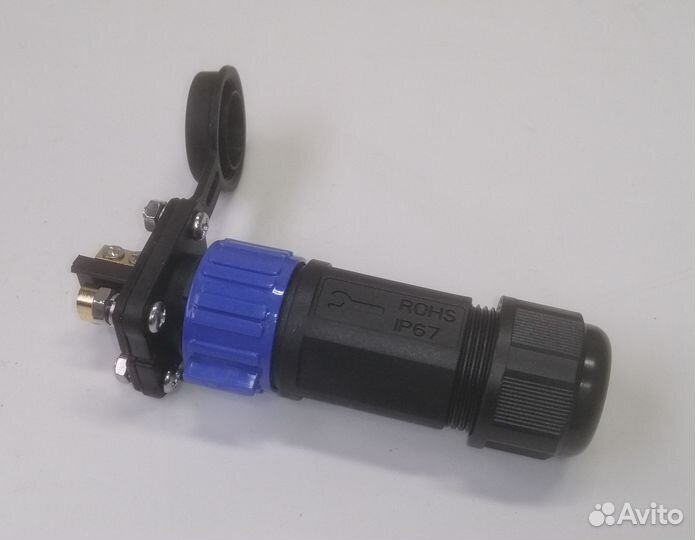 Разъем подключения электромотора в лодке