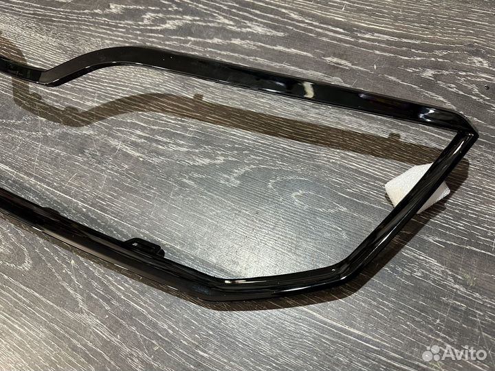 Окантовка решетки радиатора octavia A7 look RS