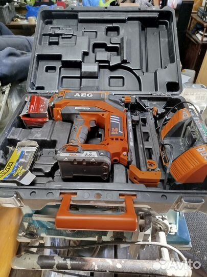 Аккумуляторный гвоздезабиватель AEG B16N18-0