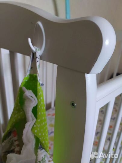 Детская кроватка с поперечным маятником