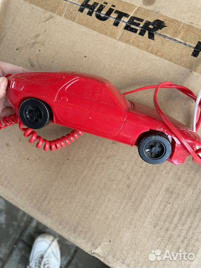 Проводной телефон в виде машины