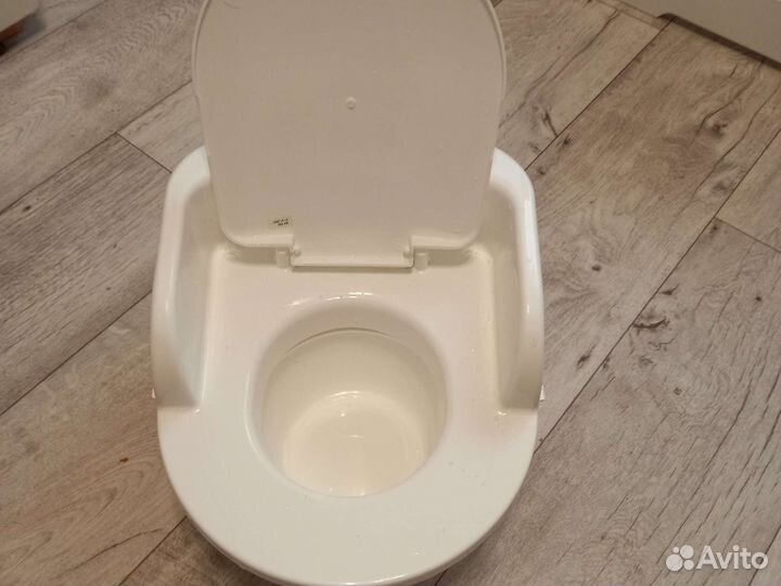 Детский горшок в виде унитаза