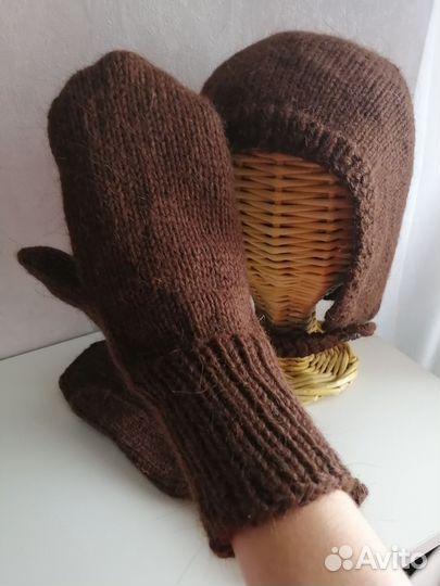 Комплект женский чепчик и варежки ручная работа