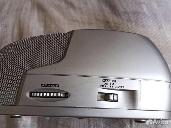 Радиобудильник и CD-проигрыватель Vitek VT-3520