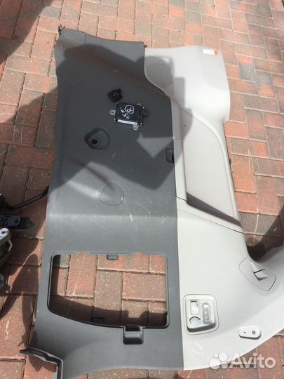 Обшивка багажника Toyota Sienna 3