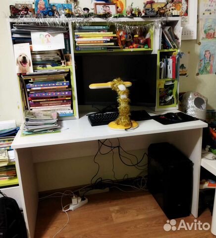 Письменный стол с надстройкой