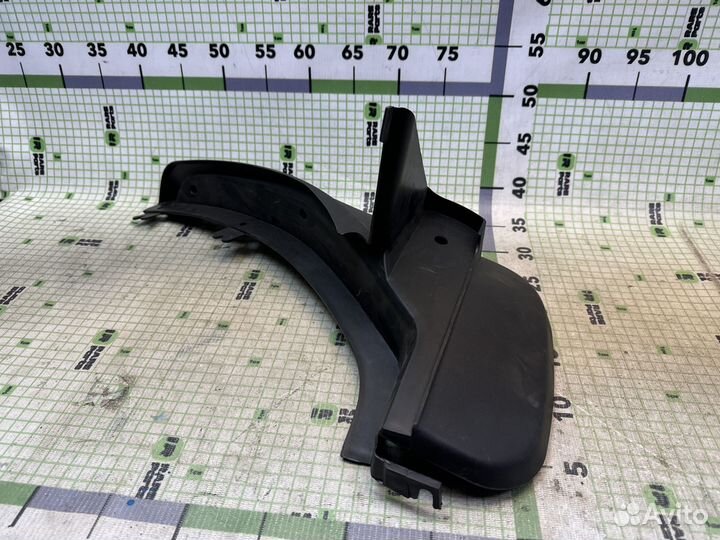 Брызговик передний правый для Range Rover