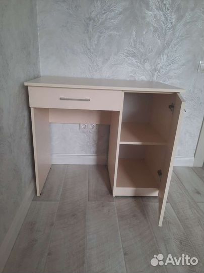 Письменный,компьютерный столик