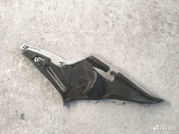 Обшивка задней стойки Mercedes W210 (3925)