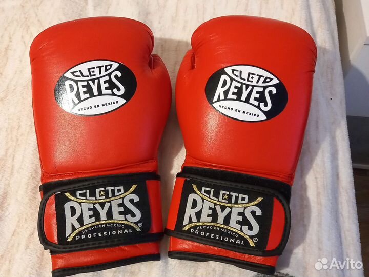 Боксерские перчатки 10 oz новые