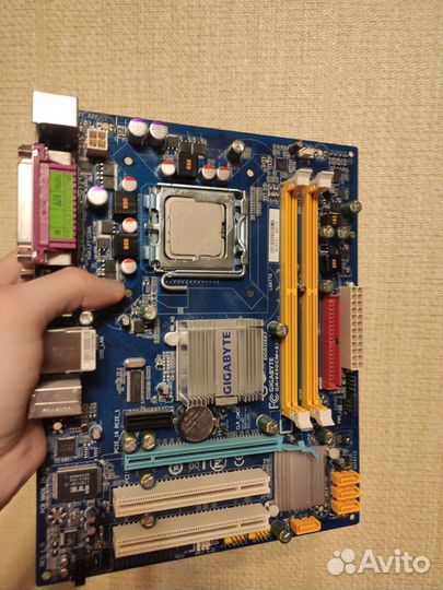 775 сокет. С процессорами-затычками.Без оперативки