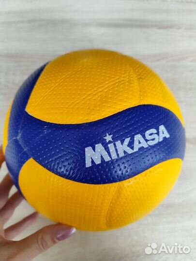 Волейбольный мяч mikasa v200w