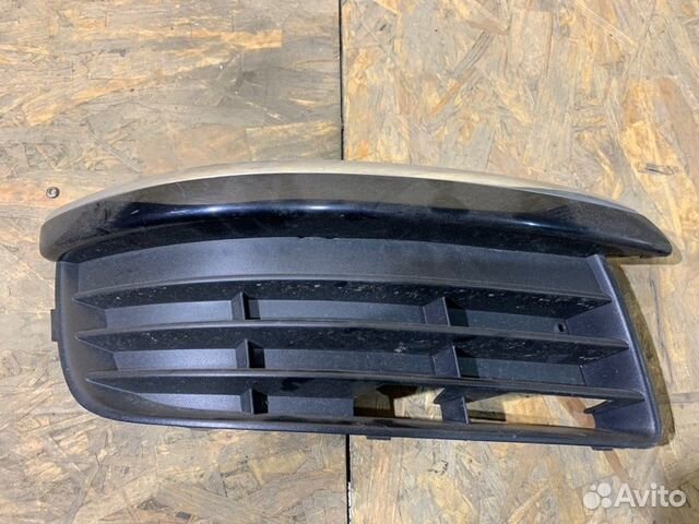 Решетка птф передняя правая Volkswagen Jetta 5
