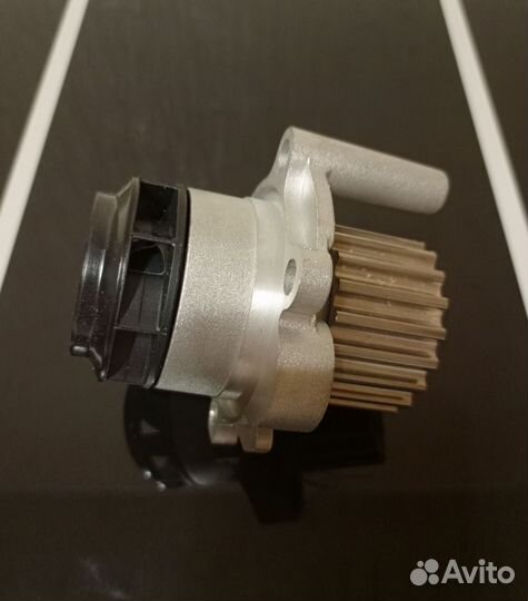 Помпа Jetta 5 BXE 045121011H