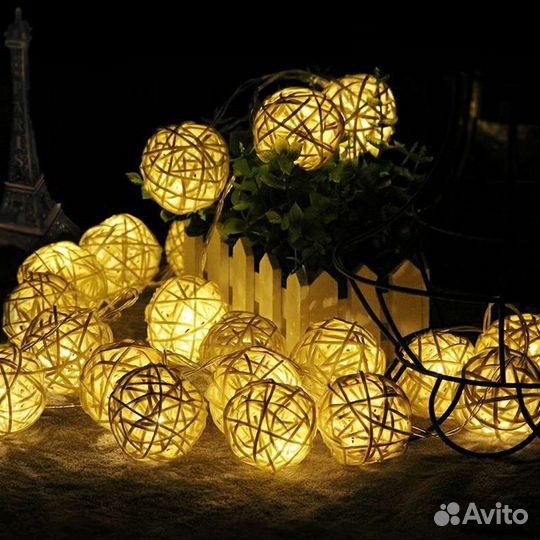 Гирлянда с шариками интерьерная тёплый белый цвет