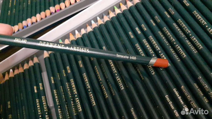 Набор карандашей Derwent Artists 72 шт