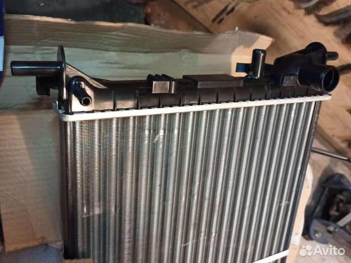 Радиатор охлаждения рено Логан,лада Ларгус