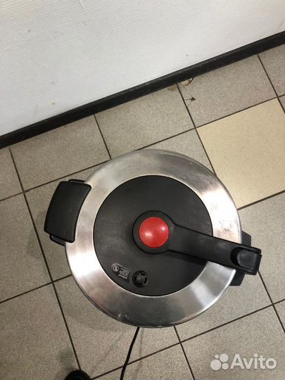 Рисоварка Hurakan 220в на 9 литров