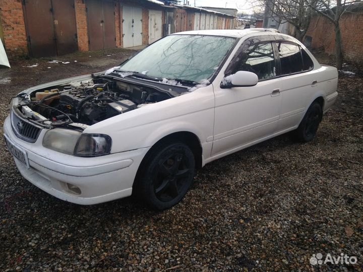 Заднее стекло Nissan Sunny n16 blyuebird sylphy 10