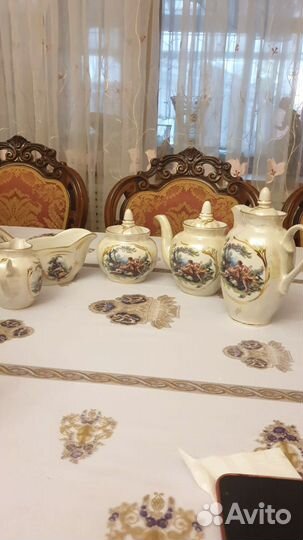 Чайный сервиз с изображением мадонны