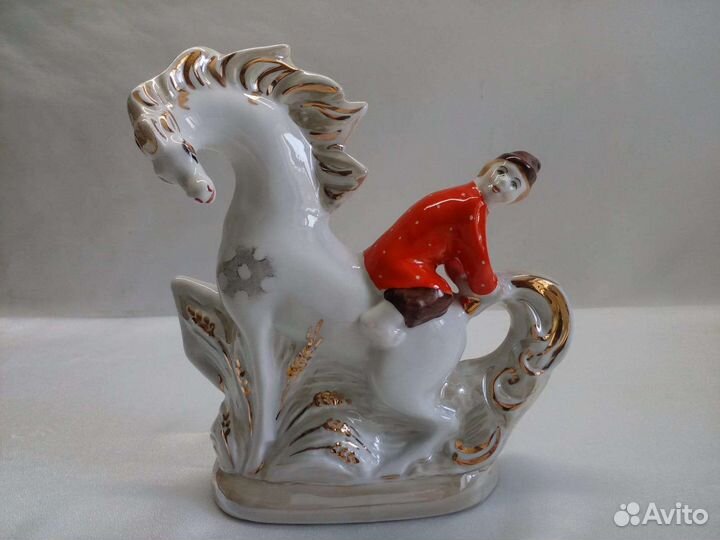 Фарфоровая статуэтка Сивка Бурка.Иванушка на коне