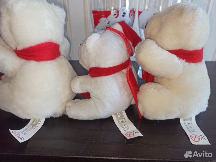 Стаканы и мишки кока-кола