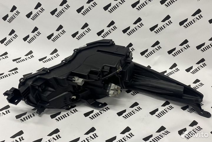 Фара левая Toyota Fortuner 2 2015-2020 Bi-beam Led