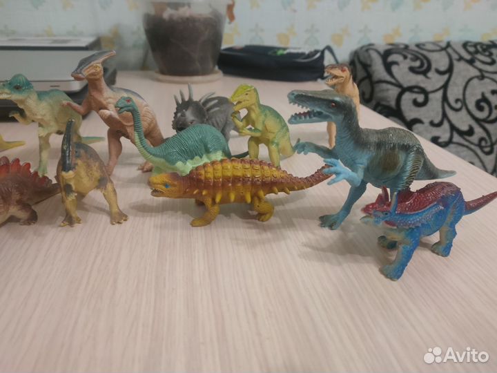 Коллекция из 18 игрушек динозавров