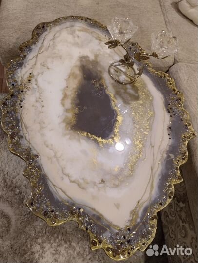 Чайный столик, часы, набор для подачи