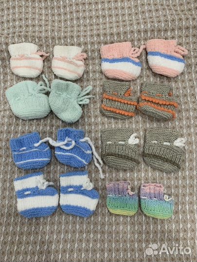 Шапочки и пинетки