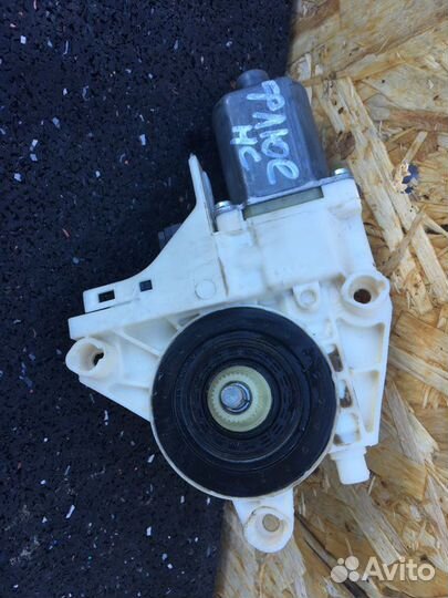 Моторчик стеклоподъемника Renault Fluence