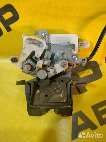 Замок крышки багажника Mazda CX-7