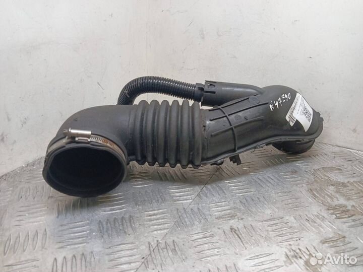 Патрубок чистого воздуха (к турбине) BMW 3 7804846