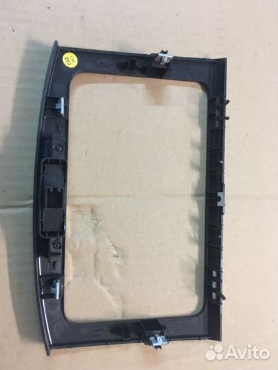 3aa858069h VW Passat B7 Рамка магнитолы