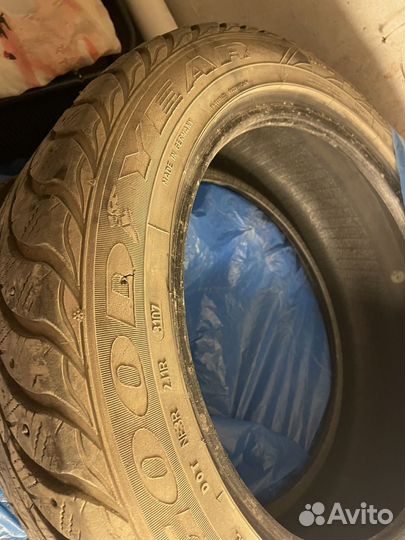 Goodyear UltraGrip Extreme 215/55 R17 94T