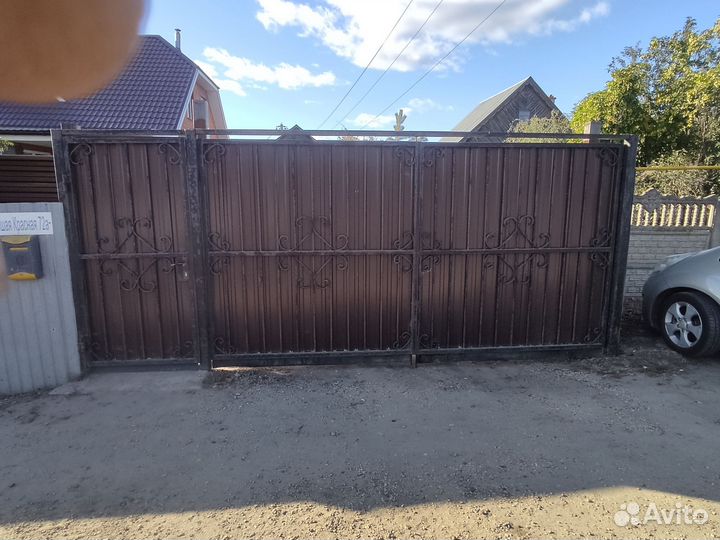 Секционные ворота с калиткой бу